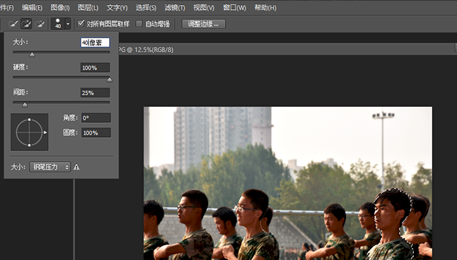 小编分享在PS中抠出人像放到海报中的的具体方法介绍。