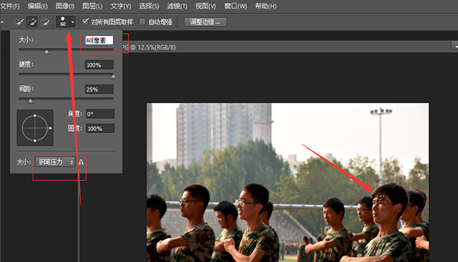 小编分享在PS中抠出人像放到海报中的的具体方法介绍。