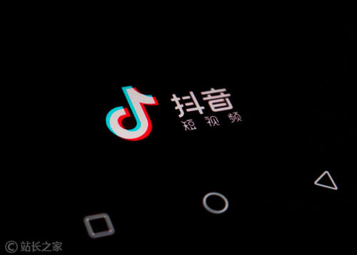 小编教你抖音中将真人照片转为漫画视频的具体操作方法。