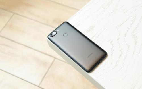 小编分享联想s5中取出以及安装内存卡的具体操作方法。